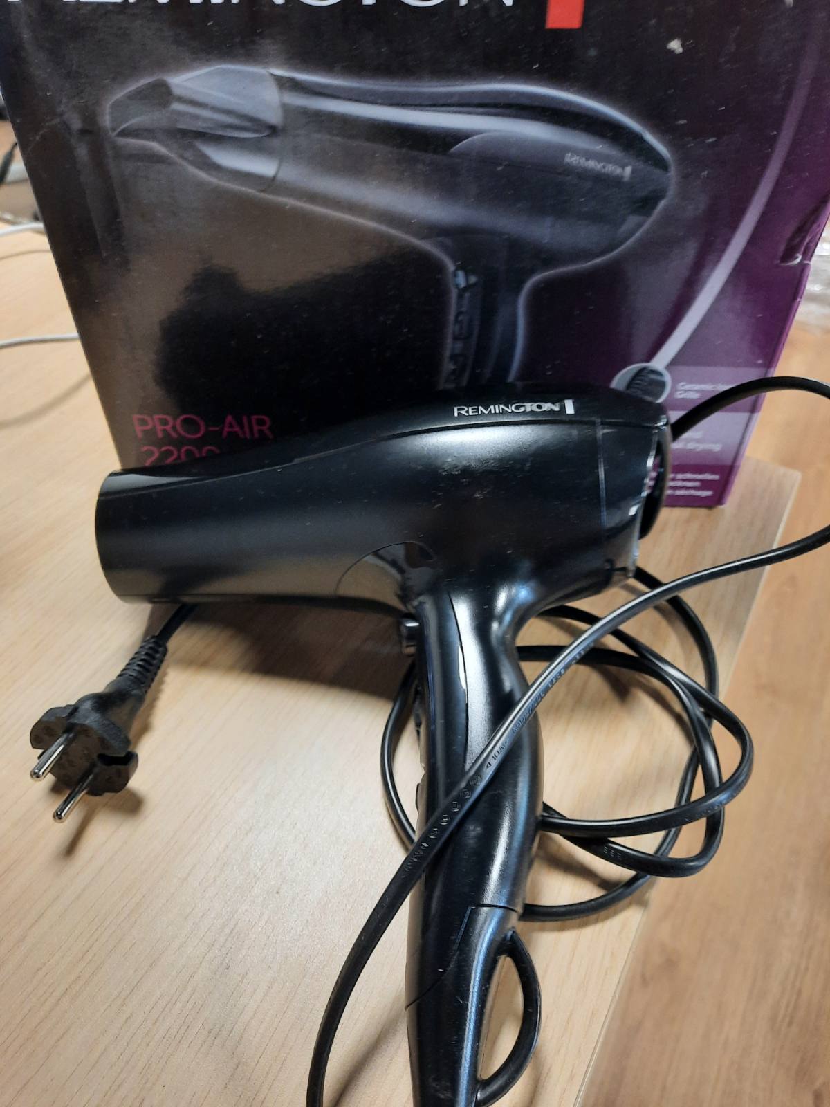 293453 - BEURER Monitor tensioni i gjakut BM 27, për krahun e sipërm, manshetë 22-42 cm, i validuar klinikisht, tregues rreziku, zbulim i aritmisë, transferim të dhënash në Apple Health.