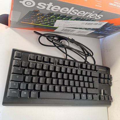 319723 - STEELSERIES Tastiera për Lojëra Apex 3 TKL, RGB, Forma kompakte pa çelësa, Ndriçim RGB me 8 zona, Rezistent ndaj ujit dhe pluhurit, Çelësa lojërash pa zhurmë, Paraqitje gjermane QWERTZ, E zezë