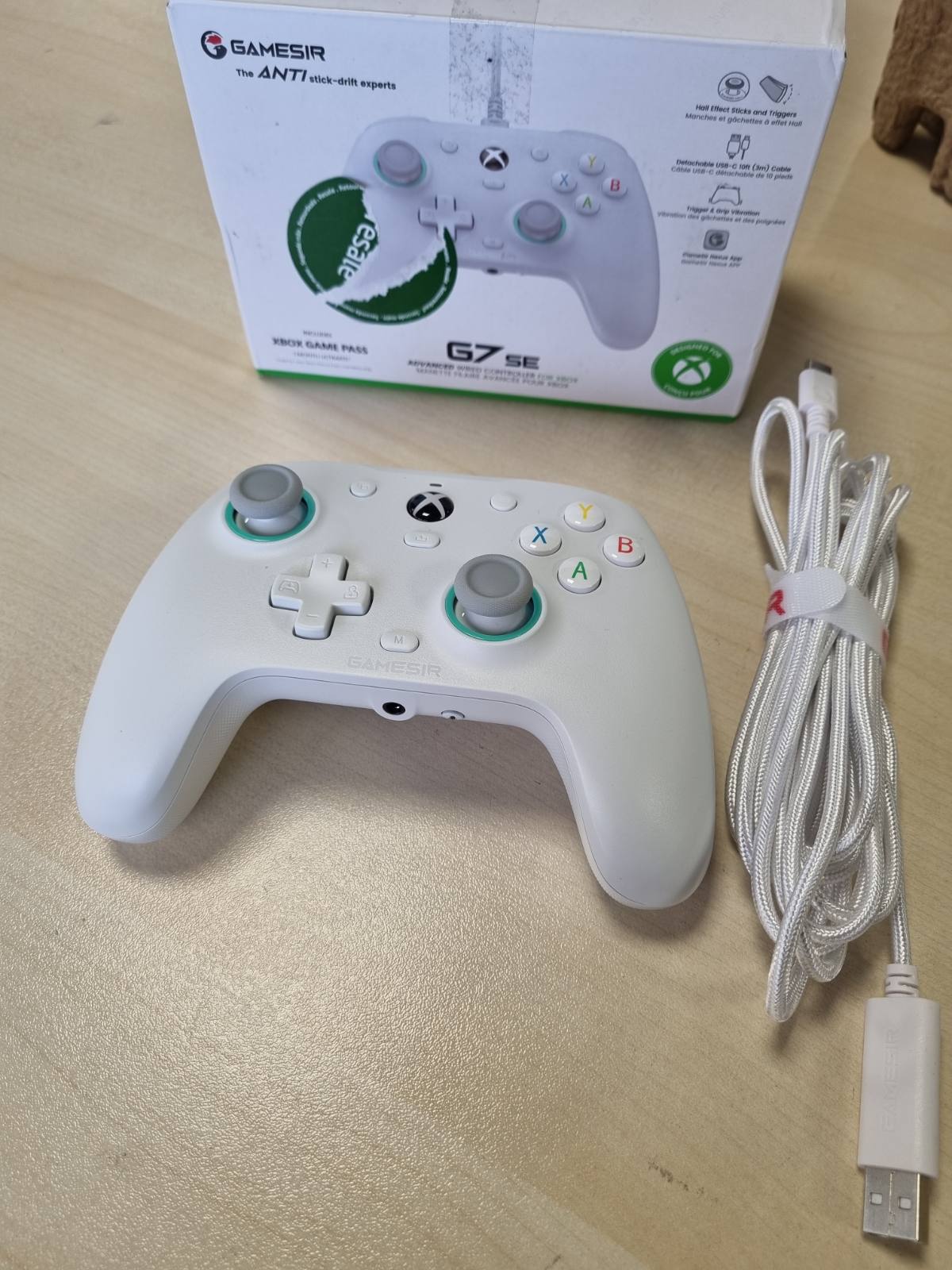 319809 - GAMESIR Kontrollues me Tel G7 SE për Xbox Series X|S, Xbox One dhe Windows 10/11, Plug and Play Gamepad për Lojëra me Joystick/Shkakues Hall Effect, Prizë Audio 3.5 mm (e Bardhë)
