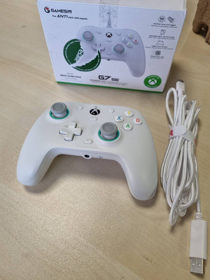 319809 - GAMESIR Kontrollues me Tel G7 SE për Xbox Series X|S, Xbox One dhe Windows 10/11, Plug and Play Gamepad për Lojëra me Joystick/Shkakues Hall Effect, Prizë Audio 3.5 mm (e Bardhë)