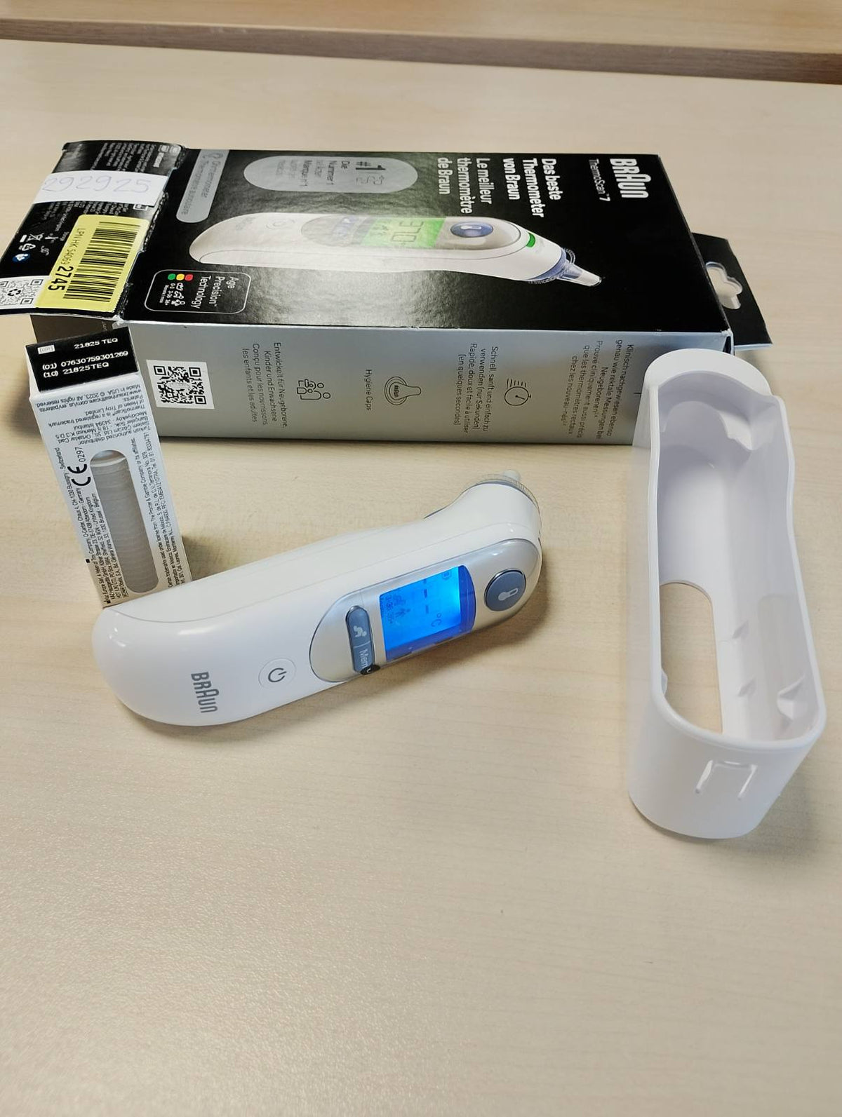 292925 - BRAUN Termometër Veshi ThermoScan 7 BRAIRT6520 | Teknologji Precizionit Age | Ekran Dixhital me Kodim Ngjyrash | Miqësor për Foshnje dhe Fëmijë të Vegjël