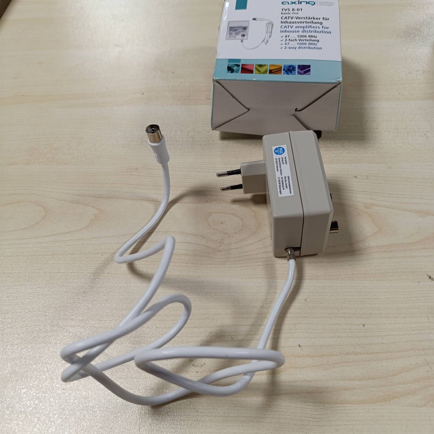273973 - AXING Amplifikator me brez të gjerë TVS 8-01, 2 dalje (2 x 12 dB) për DTT dhe FM