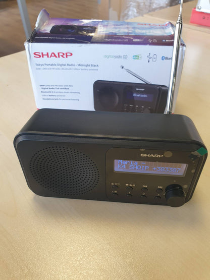 299488 - SHARP DR-P420(BK) Radio Dixhitale Portative Tokio, Bluetooth 5.0, DAB+/FM, kompakte, me energji USB/bateri, alarm i dyfishtë, 40 stacione të paracaktuara
