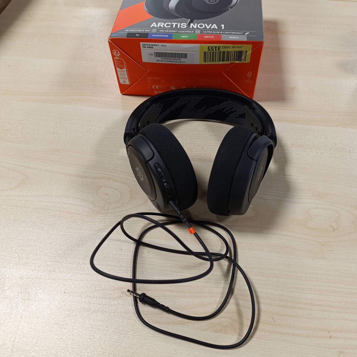 268051 - STEELSERIES ARCTIS NOVA 1 - Kufje Lojërash me Shumë Sisteme, Hi-Fi me Drajverë, Tingull Hapësinor 360°, Jastëkë Veshësh me Shkumë Memorieje, Mikrofon me Anulim Zhurmesh, PC, PS5, PS4, Switch, Xbox, E Zezë
