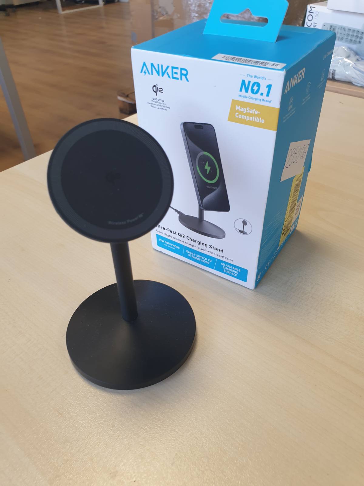 295806 - ANKER MagGo Stacion karikimi pa tel 15W Qi2 për MagSafe, Mbështetëse me kabllo USB-C, Karikues magnetik për iPhone 17/16/15/14, AirPods (pa adaptor energjie)
