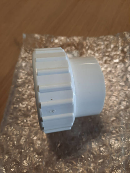 314967 - AQUADE Fiksues i drejtë me vidë 50 mm me dado bashkimi për pompë në ngrohës hidromasazhi – lidhje PVC 1.5" (63 mm), prizë fundore 50 mm, i përshtatshëm për sisteme UV, pompa dhe ventilatorë