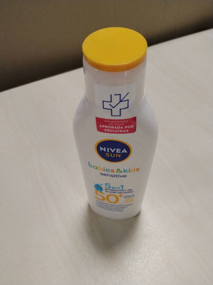 307923 - KREM NIVEA SUN KIDS SENSITIVE PROTECT & PLAY për Fëmijë