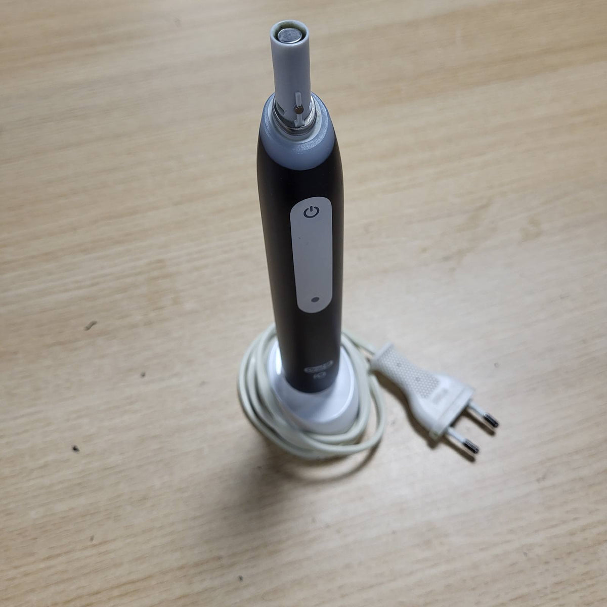 307139 - ORAL-B Furçë dhëmbësh elektrike iO Series 3, e zezë