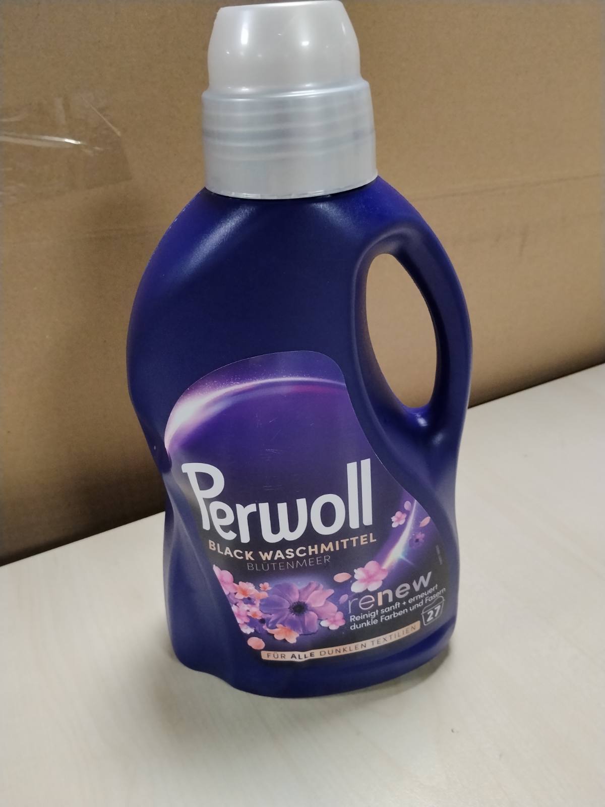 297584 - PERWOLL - Detergjenti për larje rrobash Floral Sea (27 larje), me Teknologji Triple Renew