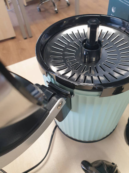 288342 - CECOTEC Shtrydhëse Elektrike Agrumesh Xqueeze RetroJuice 600 Green, 600W, me Krah për Portokaj dhe Fruta Agrume, Filtër Çelik Inoks, Kon Plastik, Levë Nxjerrjeje Tuli, Kundër Pikimit