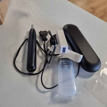 301586 - ORAL-B Furçë dhëmbësh elektrike iO Seria 6, e zezë, përfshin 1 koka furçe, kuti udhëtimi, 5 mënyra pastrimi, e projektuar nga Braun