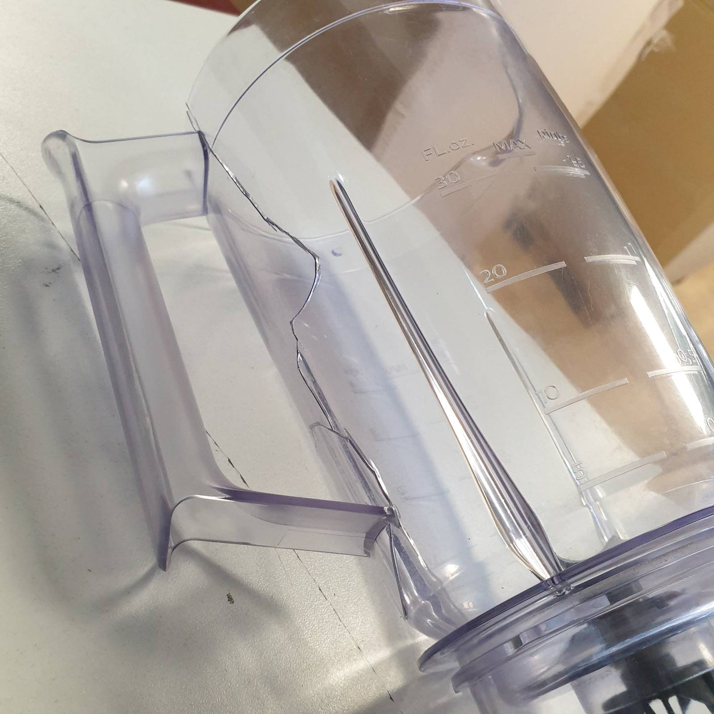 288349 - PHILIPS Mikser me Stacion HR2041/41, 450 Vat, Teknologji ProBlend, Enë Plastike 1.9 Litra, përfshirë Shishe për Pije, e Zezë