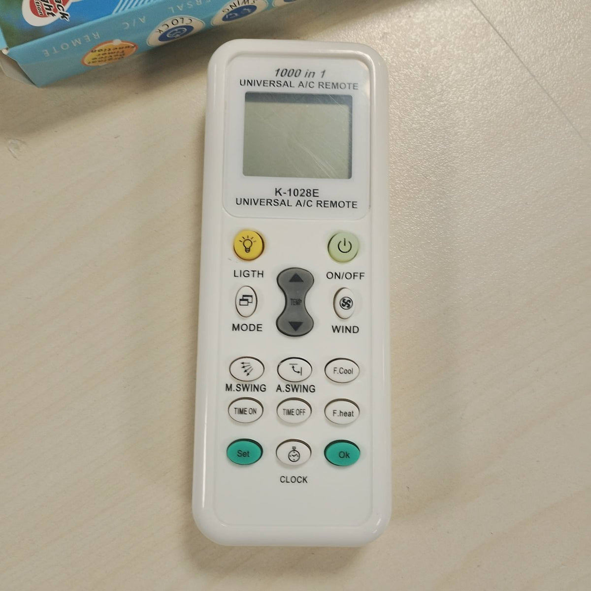 310348 - TELEKOMANDË UNIVERSALE PËR KONDICIONERËT ME 1000 KODE, E PAJTUESHME ME TË GJITHË KONDICIONERËT DHE FUNKSIONIN E DRITËS