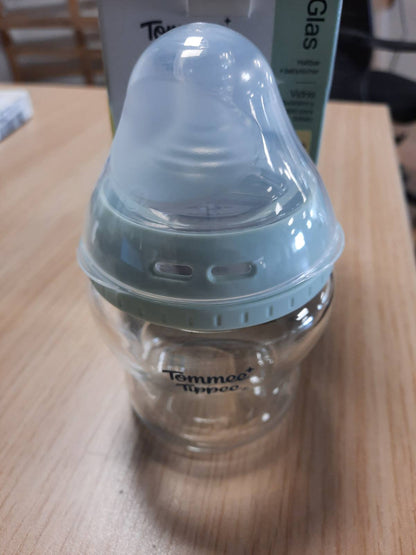 290202 - TOMMEE TIPPEE Shishe për foshnje, Shishe qelqi anti-kolike Natural Start, 150 ml, 0m+, Pako me 1, me thithkë në formë gjiri me rrjedhje ekstra të ngadaltë, Valvul anti-kolike, Vetë-sterilizuese, Aksesorë