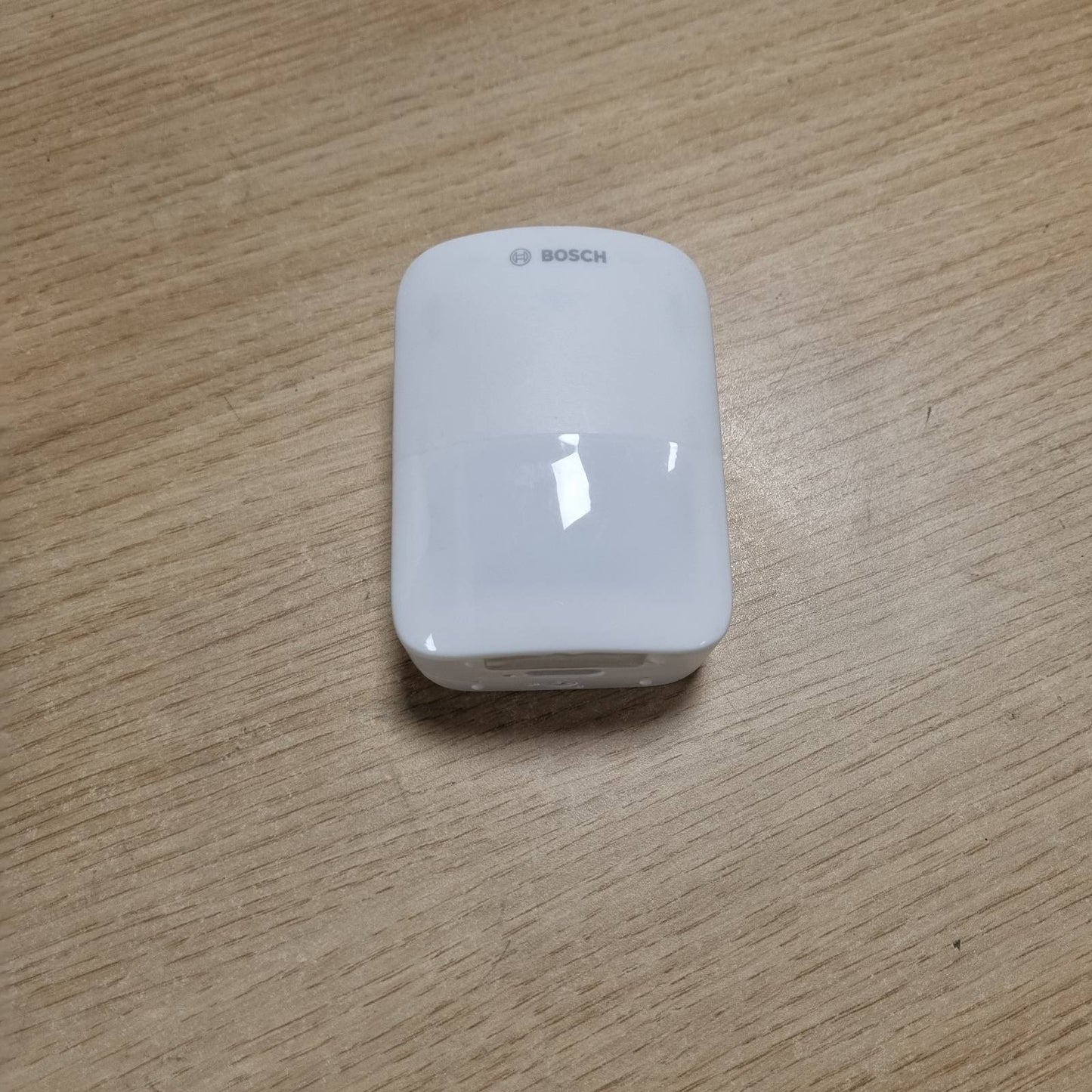 288562 - BOSCH Detektor Lëvizjeje Smart Home II [+M], për Ambientet e Jashtme dhe të Brendshme, EN Grade 2, Dritë Orientimi, Rreze Zbulimi deri në 13 m, Pajtueshëm me Matter