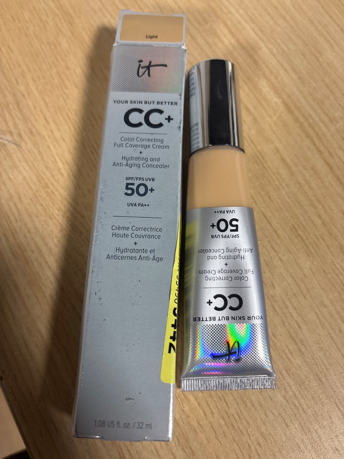 303005 - IT COSMETICS Your Skin But Better CC Cream SPF 50+, krem shumëfunksional me pigment të lartë dhe SPF 50, krem dite me nuancë kundër plakjes