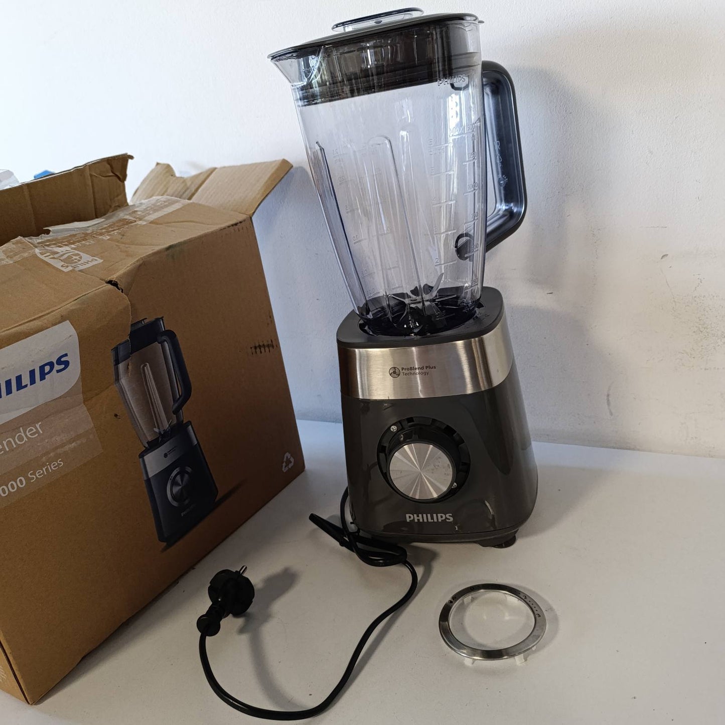 288238 - PHILIPS Blender Seria 5000, 1000 W, Kapacitet maksimal 2L, Teknologji ProBlend Plus, Pjesë të sigurta për lavastovilje, E zezë (HR3020/20)