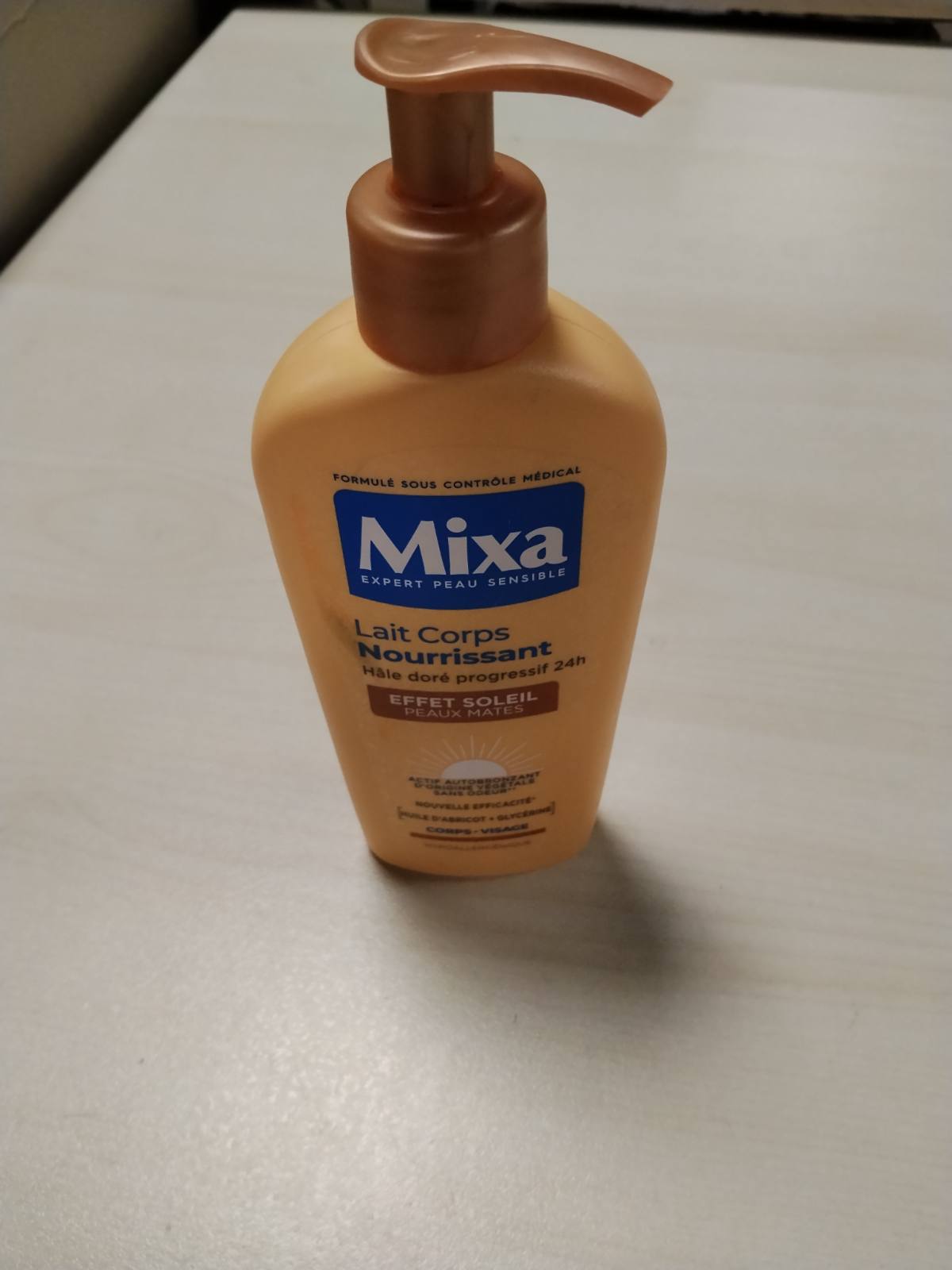 303924 - MIXA Vetë-Nxirës me Efekt Dielli për Nxirje Natyrale të Lëkurës, 250 ml