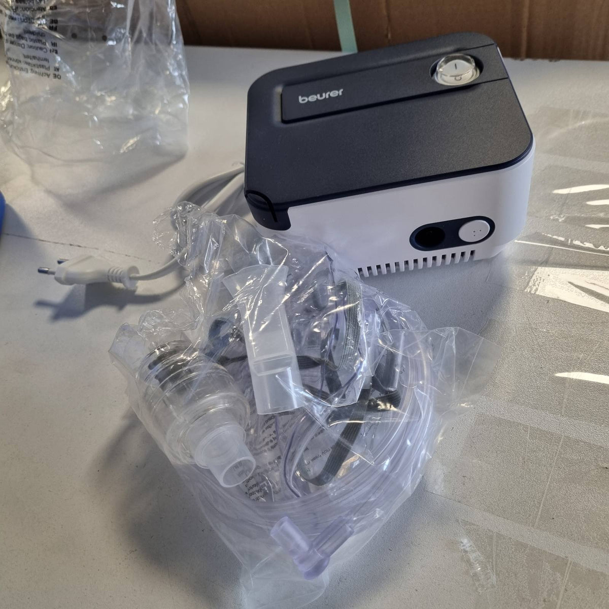 289596 - BEURER Inhalator IH 16, për fëmijë dhe të rritur, për ftohjet dhe sëmundjet respiratore, dizajn kompakt, blu/e bardhë