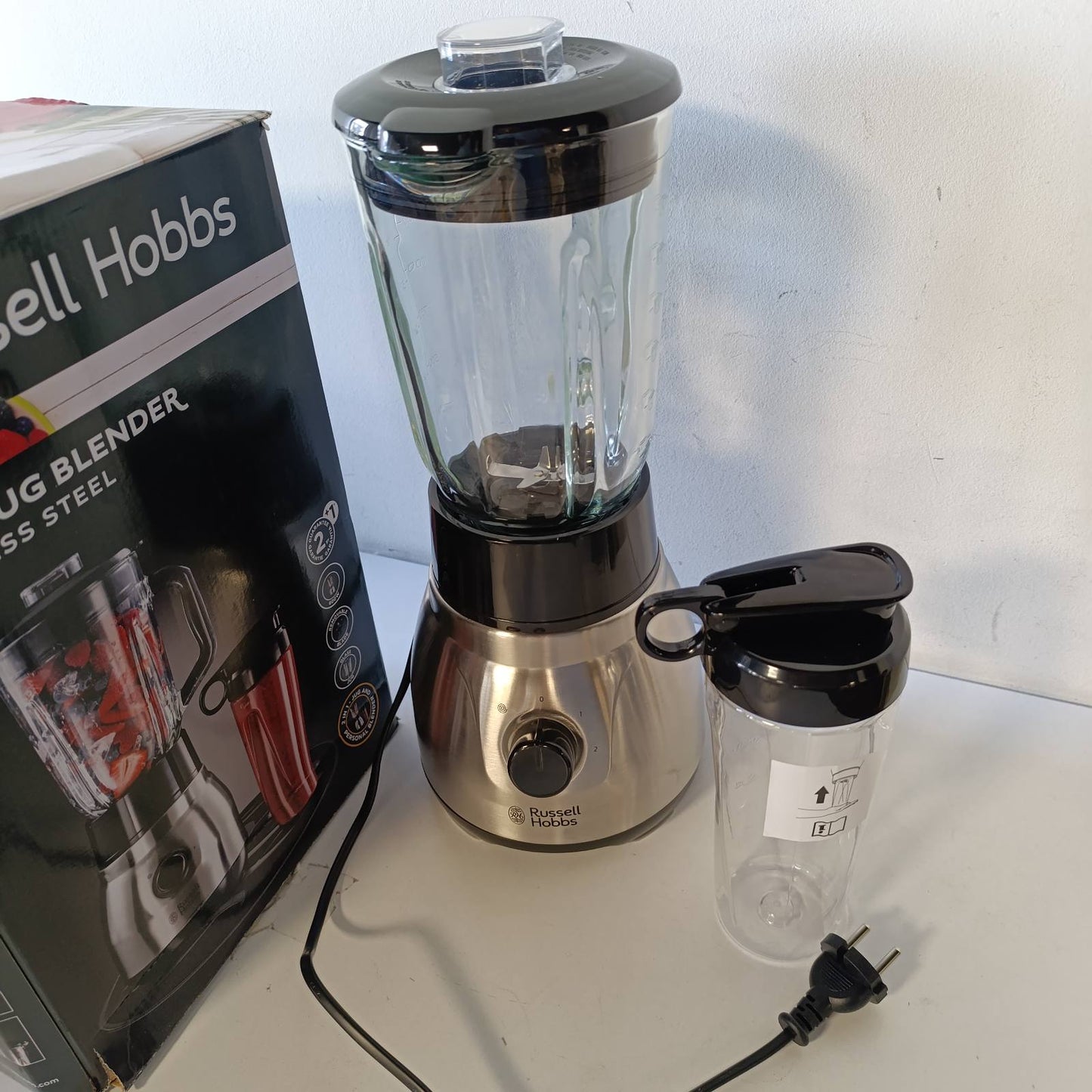 288301 - RUSSELL HOBBS Mikser me Stacion 2-në-1, Kavanoz Qelqi Blender 1.5L & Mini Smoothie Maker 0.6L, Shishe Pijeje me Kapak, Mund të lahet në lavastovilje, Funksion Pulsimi/Shtypjeje Akullore, Kavanoz pa BPA, Çelik Inoks 23821-56