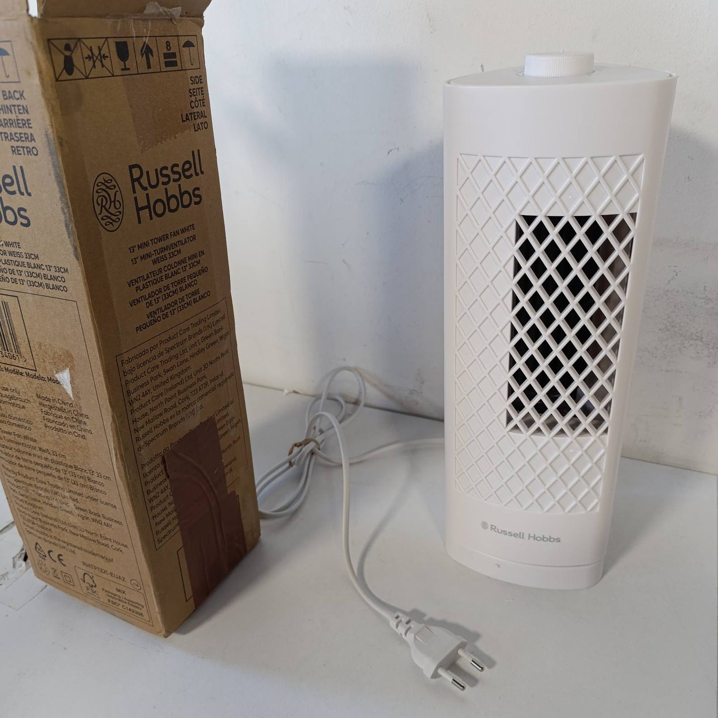 288382 - RUSSELL HOBBS Ventilator Mini-Tower RHTF1321, 33 cm, 3 shpejtësi, kënd lëkundjeje 75°, i bardhë