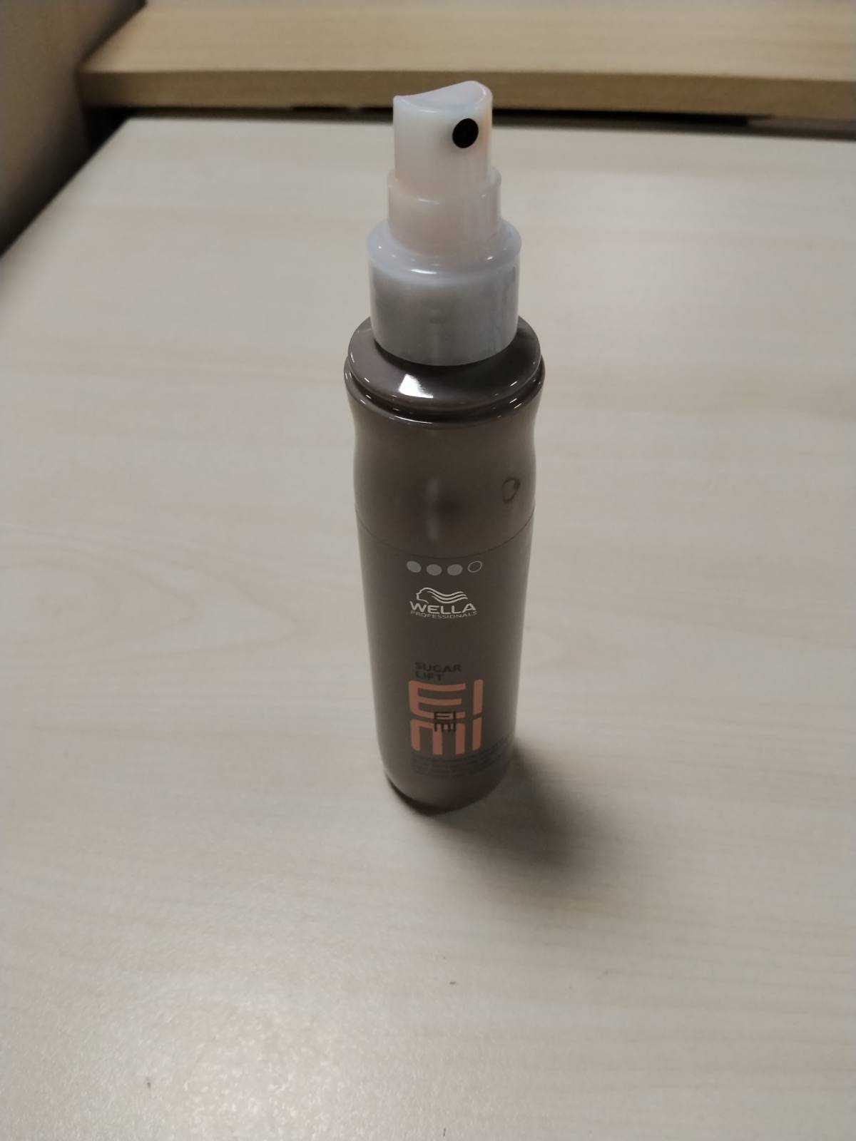 307969 - WELLA EIMI Sprej stilimi Sugar Lift, sprej teksturues dhe voluminues për fiksim të fortë dhe fleksibël, 150 ml