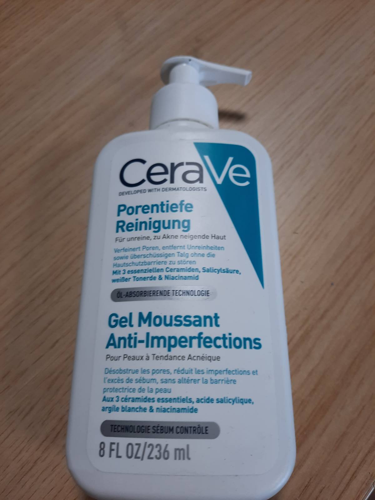 308094 - CERAVE Xhel pastrues me shkumë për pastrimin e thellë të poreve me acid salicilik për fytyrën, për lëkurë me njolla dhe të prirur ndaj akneve, 236 ml