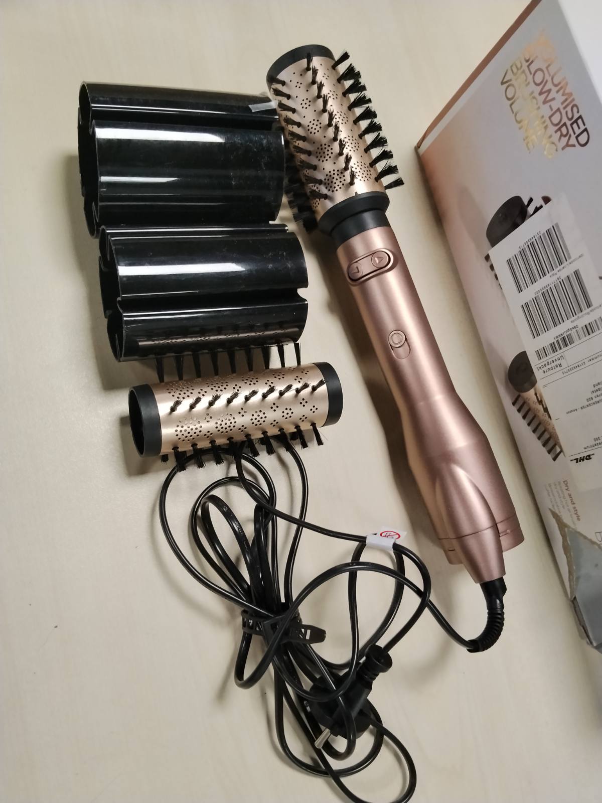 301831 - BABYLISS Furçë me ajër të nxehtë Big Hair, Teknologji Jonike, Shtojca 50 mm dhe 40 mm, 2 Drejtime Rrotullimi, 2 Cilësime Temperaturën, Shampanjë, AS952E