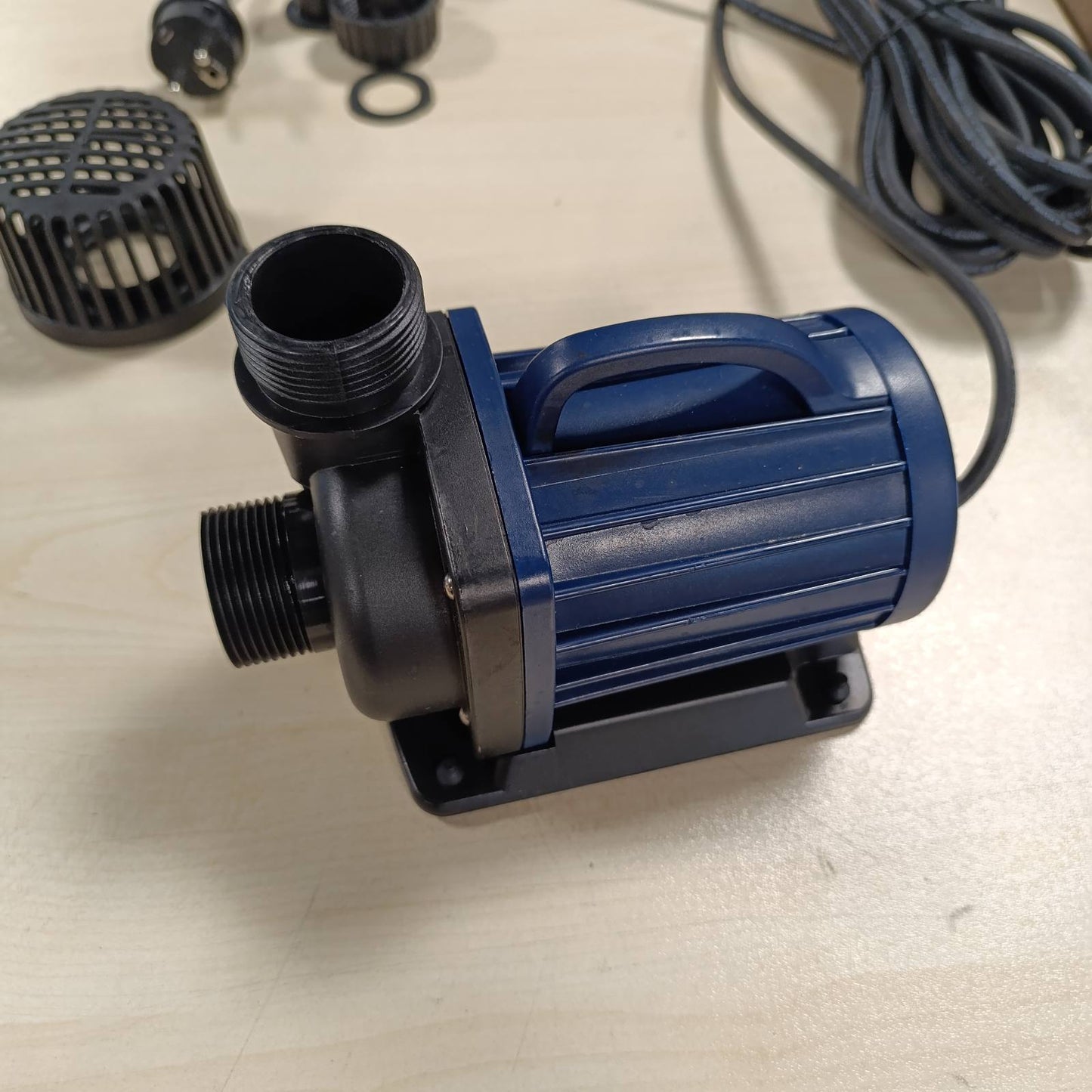 288498 - AQUAFORTE Pompa për pellgje/filtër DM-5000, 40 vat, shpejtësi maksimale rrjedhjeje 5 m³/orë, kokë maksimale shpërndarjeje 3.5 m, gjatësi kablli 10 m, e përshtatshme për rrjedha uji, ujëvara dhe filtra