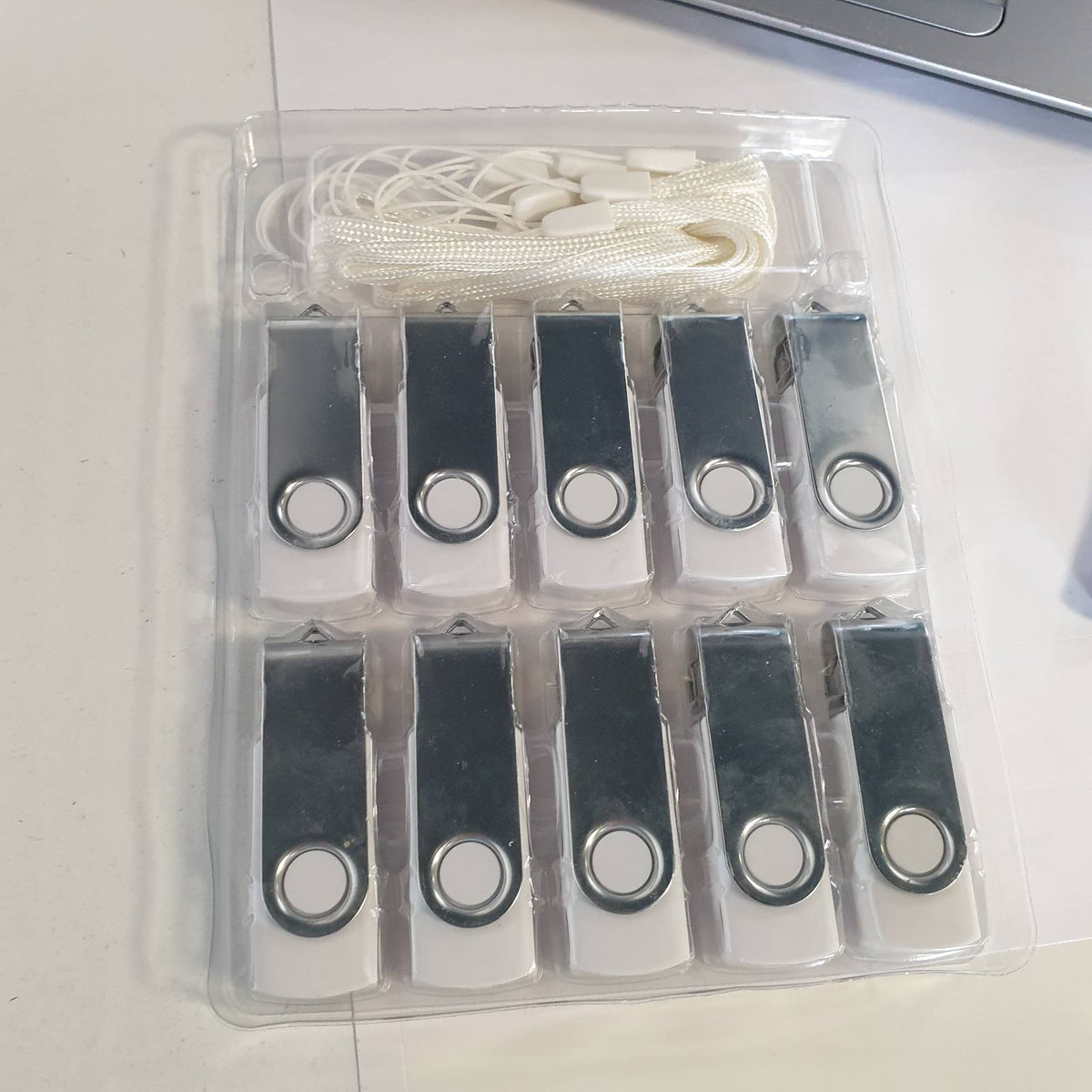 309774 - ARETOP Disqe USB 4GB, Pako me 10 copë, Disqe USB 2.0 me Shpejtësi të Lartë Rotate Metal (e Bardhë)