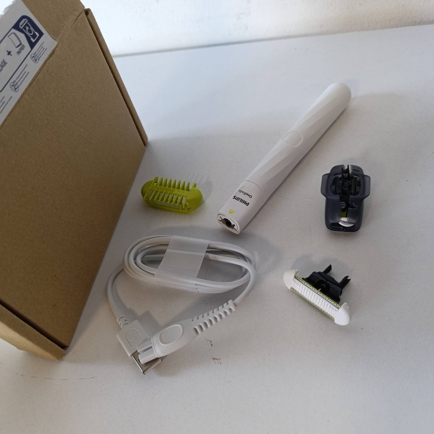 289674 - PHILIPS OneBlade Intime QP1924/30, rruajtje intime, shkurtim dhe rruajtje me mbrojtje shtesë të lëkurës, rruajtje e ngushtë dhe e rehatshme