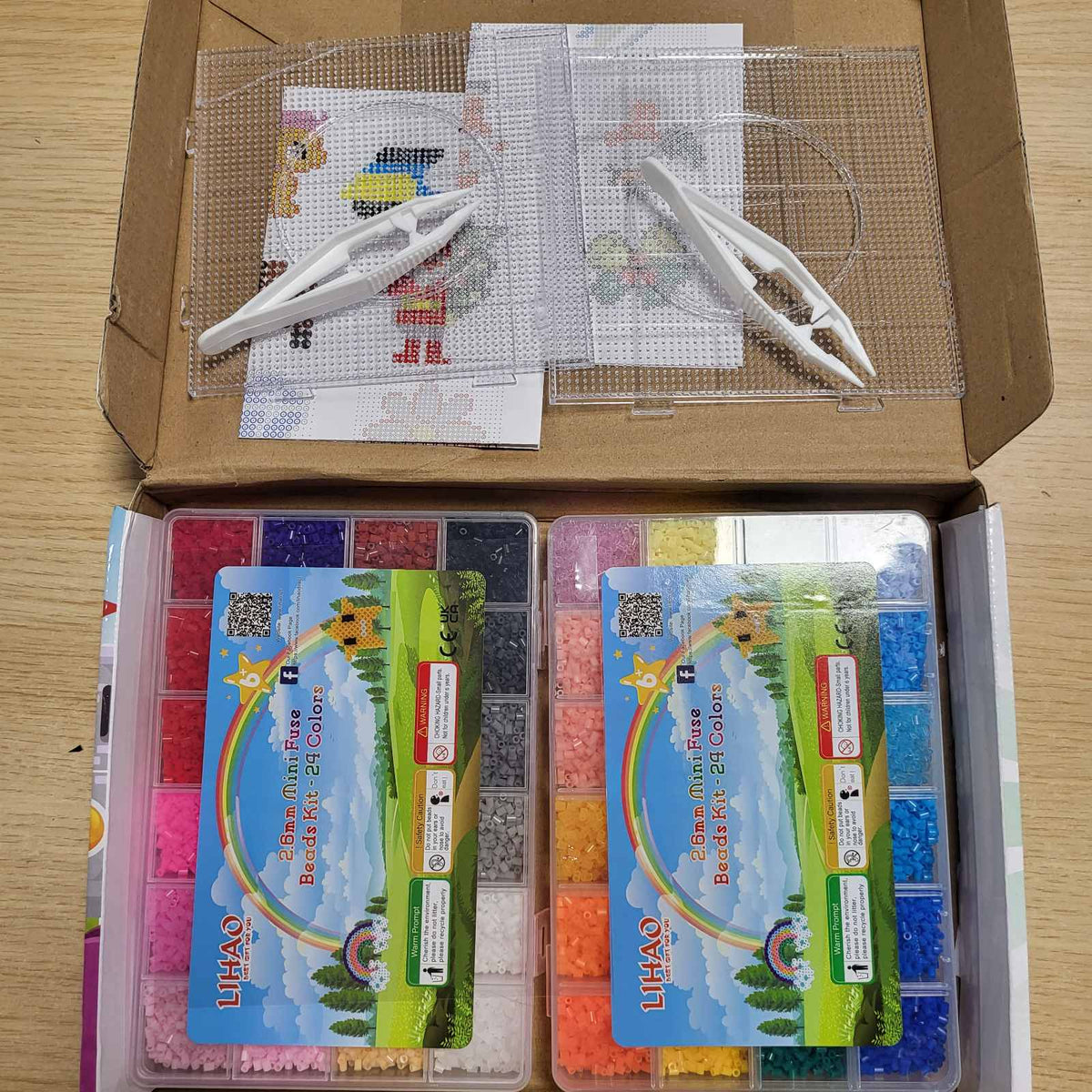 309022 - LIHAO - Set rruazash mini për hekurosje, 24,000 copë, 2.6 mm, 48 ngjyra me kuti renditjeje
