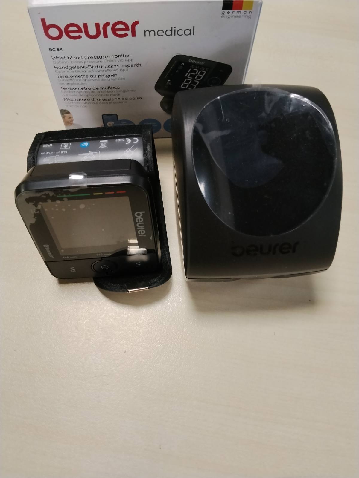 289612 - BEURER BC 54 MONITOR TENSIONI I GJAKUT PËR KYÇIN E DORËS, TEKNOLOGJI FRYRJES, TREGUES RREZIKU ME NGJYRA, ZBUKIM TË ARITMISË, PERIMETËR KYÇI 13.5-21.5 CM, ME APLIKACION