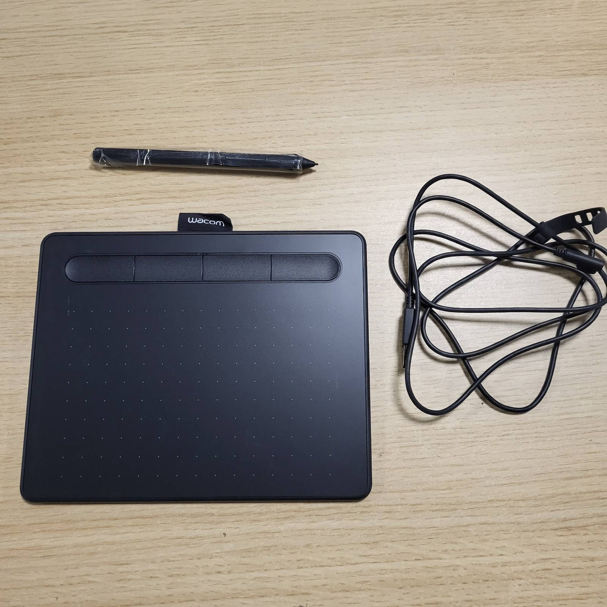309742 - WACOM Tabletë vizatimi Intuos e vogël - i zi, stilolaps i ndjeshëm ndaj presionit