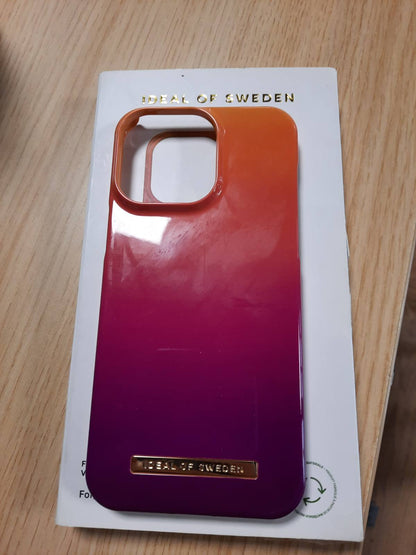 309216 - IDEAL OF SWEDEN Mbështjellëse telefoni e printuar për iPhone 15 Pro Max - Ngjyrë Ombre e gjallë, mbulesë plastike e fortë me rreshtim mikrofibre