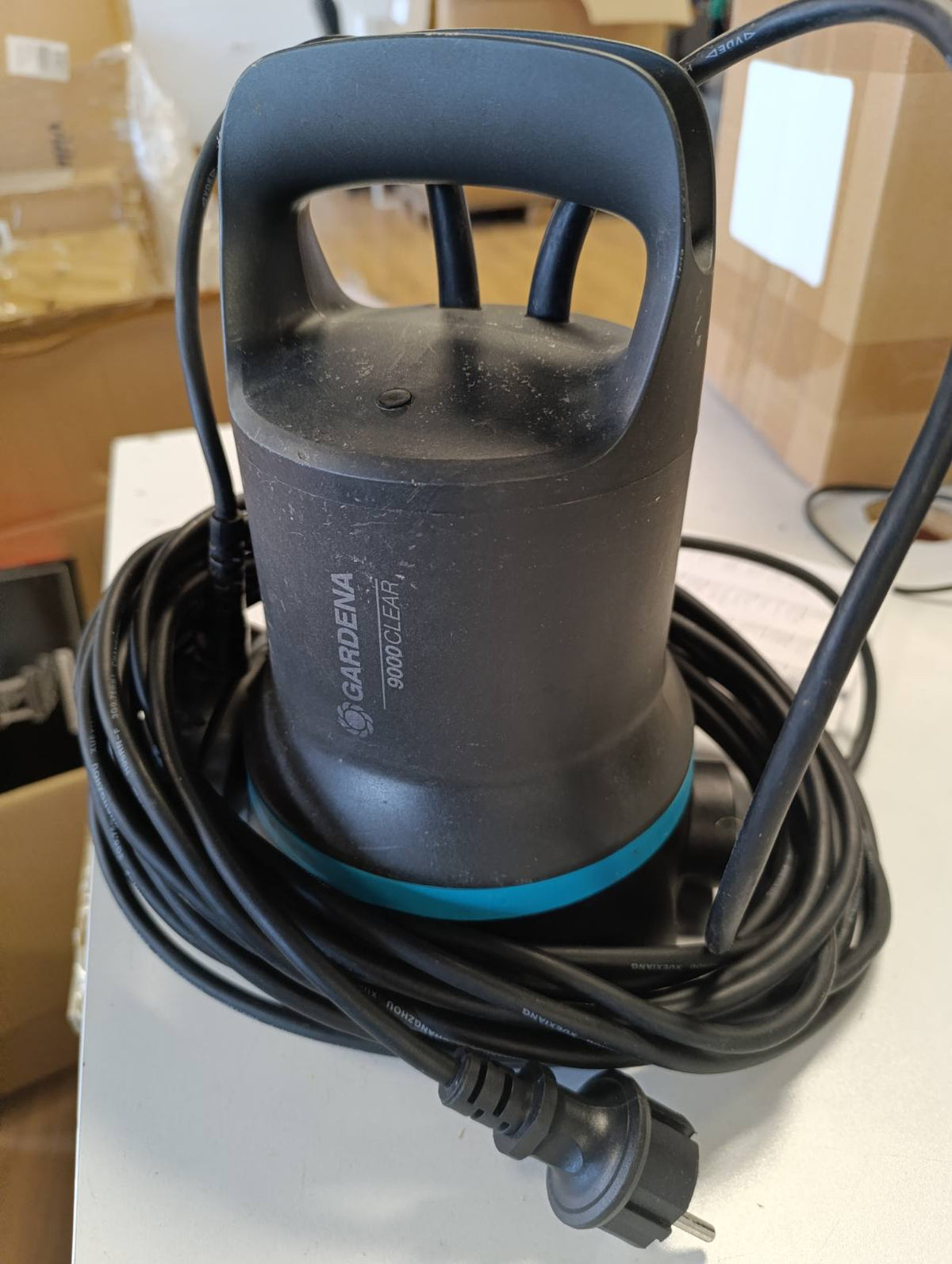 312507 - Gardena Pompë zhytëse për ujë të ndotur 20000 aquasensor, shpejtësi rrjedhjeje 20,000 l/orë, grimca deri në 35 mm, 750 W (09044-20)