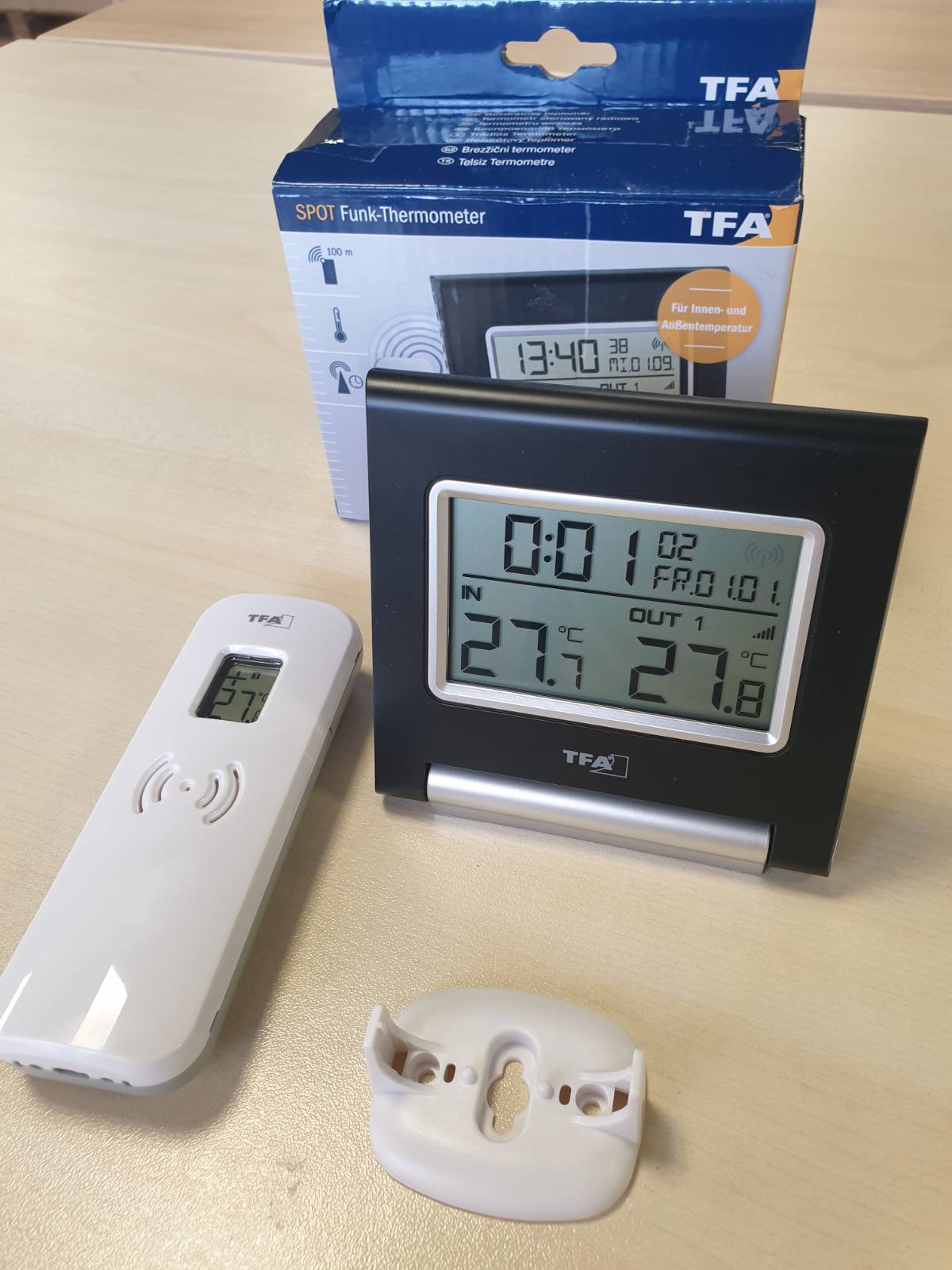 288738 - TFA DOSTMANN Termometër pa tel Spot 30.3030, Gjatësi 109 mm x Gjerësi 20 mm x Lartësi 104 mm, temperaturë e jashtme dhe e brendshme, e zezë