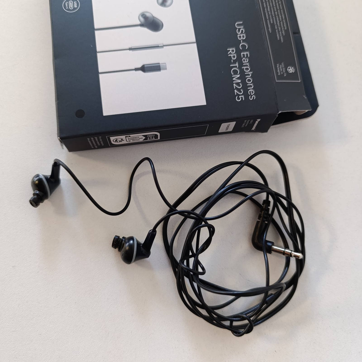320380 - PANASONIC Kufje RP-TCM225DEK USB-C, me mikrofon dhe kontrolle, Kabllo 1.2 m, të zeza