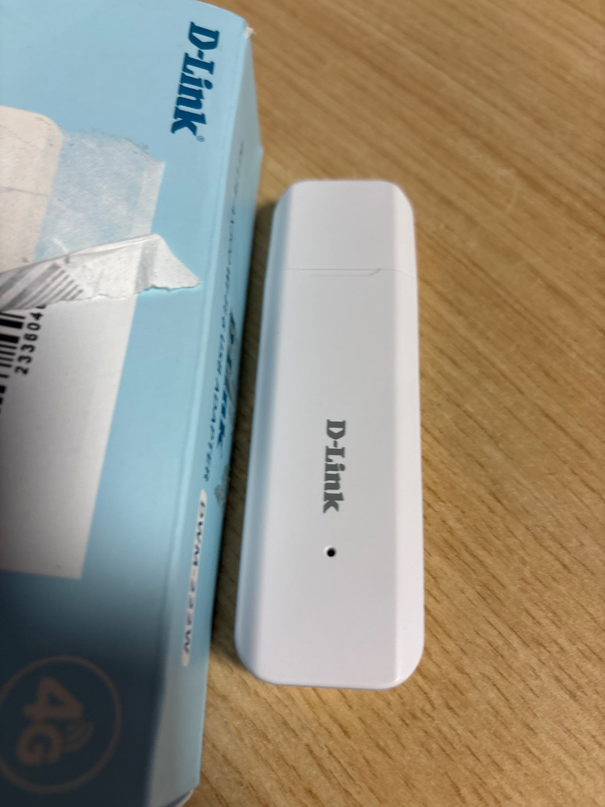 319833 - D-LINK Adaptor USB DWM-222W 4G LTE AX300 Wi-Fi 6, Dongle Portativ për Kartën SIM, Shkarkim 150 Mbps, WPA3, Hotspot Mobile për Laptop, PC, Mac, Linux