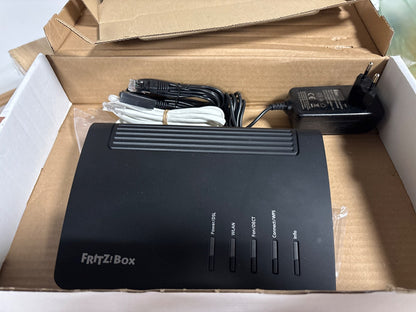 272905 - AVM FRITZ!Box 7530 Router WLAN AC+N (DSL/VDSL 866 Mbps (5GHz) dhe 400 Mbps (2.4 GHz), deri në 300 Mbps me VDSL-t, i Zi)