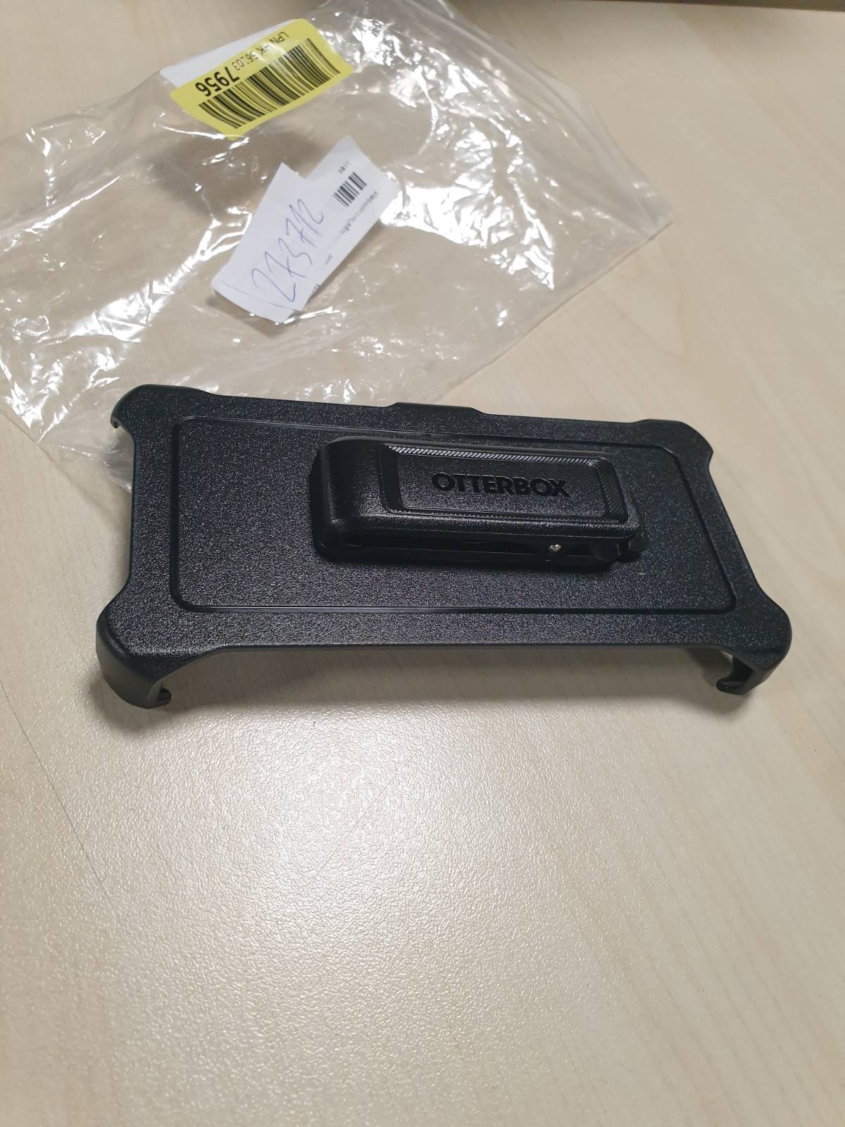 273712 - MBËSHTJELLËSE OTTERBOX DEFENDER PËR SAMSUNG GALAXY S21 5G, REZISTENTE NDAJ GODITJEVE, RËNIEVE, ULTRA E QËNDRUESHME, MBROJTËSE, E TESTUAR 4 HERË SIPAS STANDARDIT USHTARAK, E ZEZË, PA PAKETIM ME PAKICË.