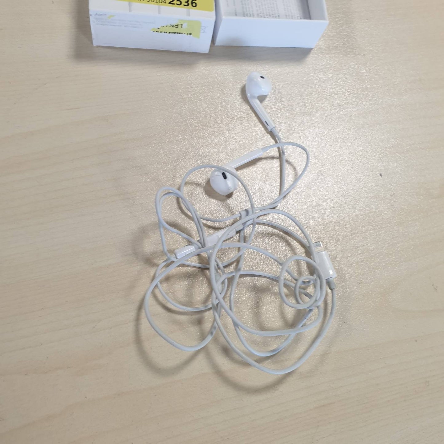 273800 - Apple Kufje EarPods me lidhës Lightning të bardha