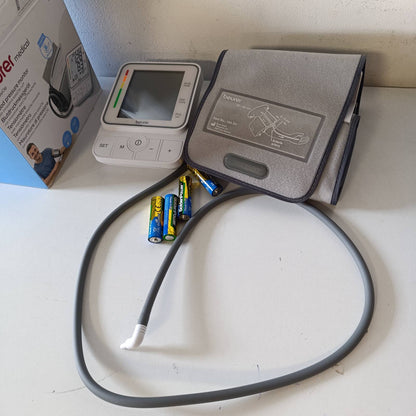 274961 - BEURER Monitor tensioni gjaku BM 51 easyClip, për krahun e sipërm, matje automatike e tensionit të gjakut dhe pulsit, e validuar klinikisht