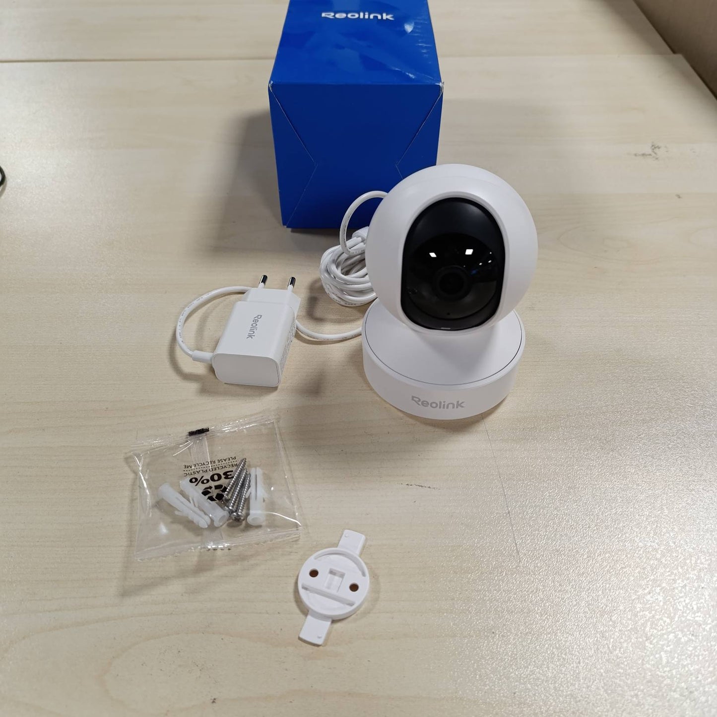 288555 - REOLINK Kamera Mbikëqyrjeje 3K WiFi e Brendshme, Shikim Nate 5MP IR, Ndjekje Automatike, E1 Pro
