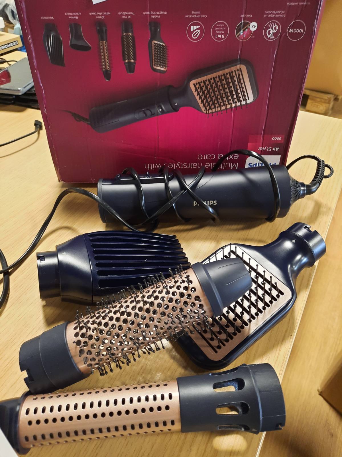 275061 - PHILIPS AirStyler Series 5000, Stilues flokësh me 5 aksesorë stilimi (Modeli BHA530/00)