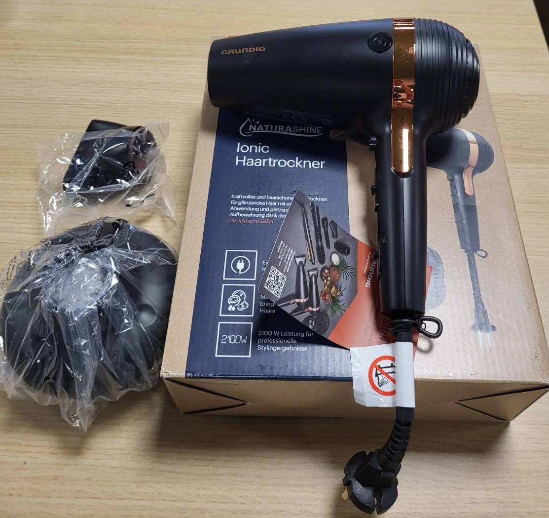 321245 - GRUNDIG Tharëse flokësh Naturashine HD 7081 - 2100W, funksion joni, tërheqje kordoni, qeramike me vaj makadamia dhe kokosi, grykë me prekje të ftohtë, ngjyra e zezë/rozë-artë
