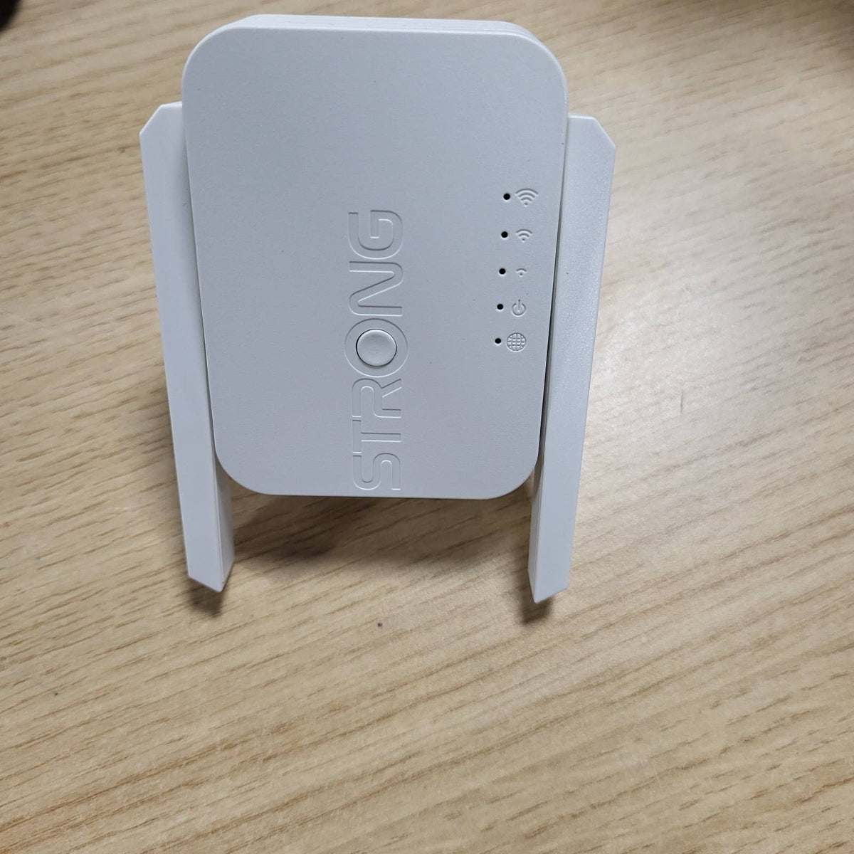 309060 - Amplifikator WiFi 300Mbit/s, për prizë elektrike, WPS, portë LAN, modalitet pike aksesi, i pajtueshëm me të gjithë ruterët