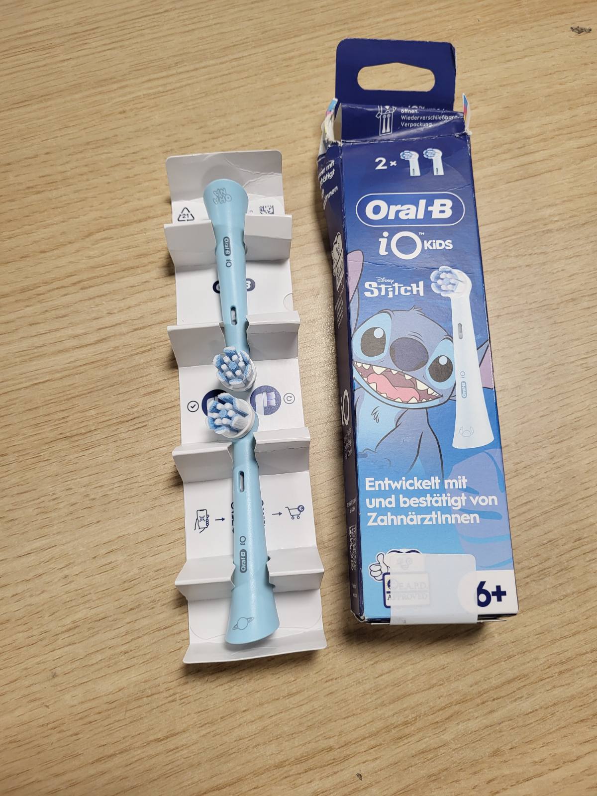289959 - ORAL-B Koka Furçash Zëvendësuese iO për Fëmijë 6+ Disney Stitch, Blu, Pako me 2 copë