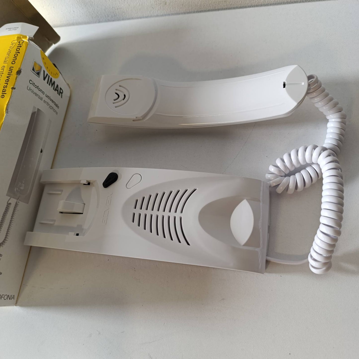 288642 - VIMAR Sistem Universal Interkomi 887U, i pajtueshëm me telefonat shtëpiakë të palëve të treta për sisteme thirrjesh AC ose elektronike (jo dixhitale), i bardhë