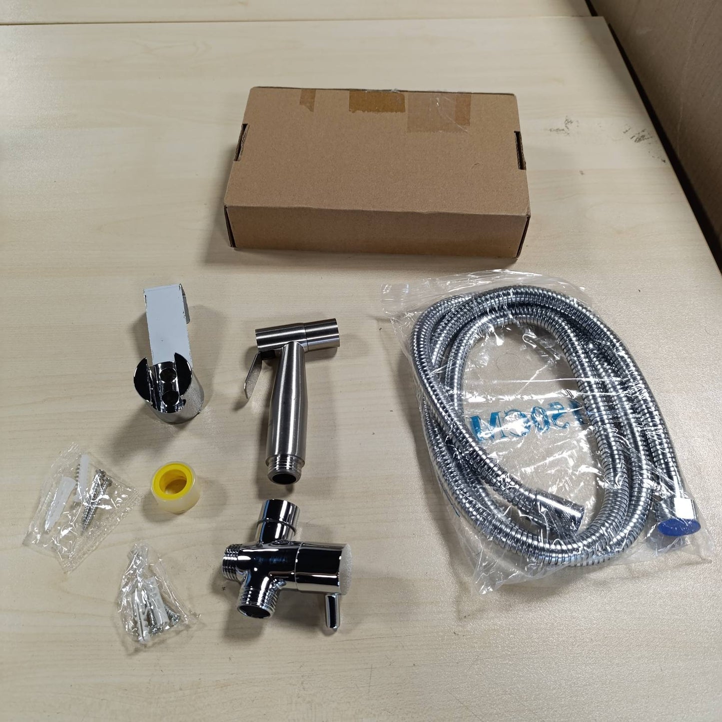 288764 - Shishe spreji për tualet, dush dore, bide, çelik inox - valvul 3-kahësh (1/2-3/8 inç), për higjienë personale dhe pastrim.